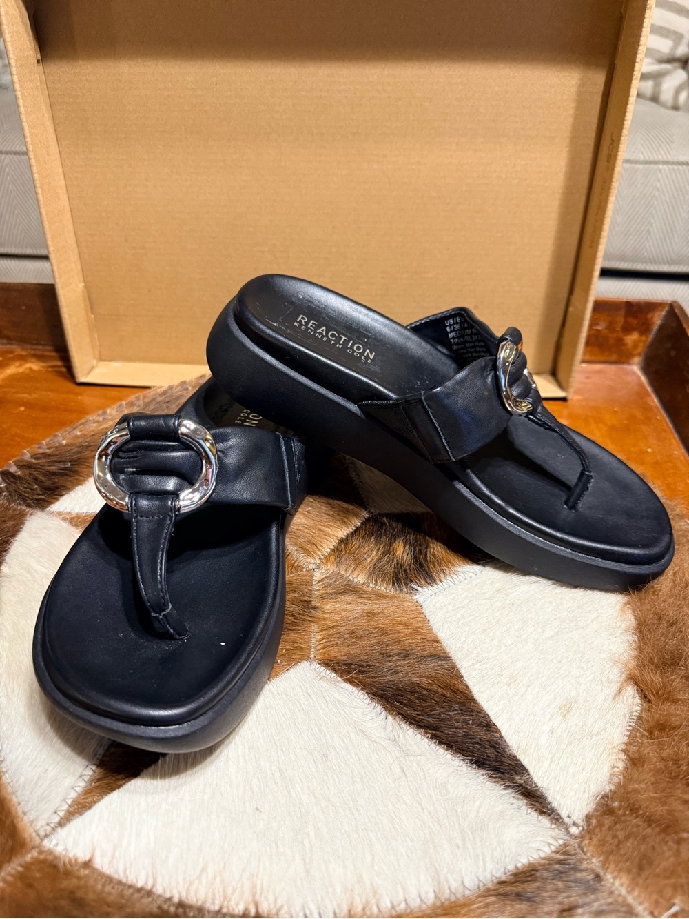 Kenneth Cole Reaction Black Thong Sandals with Silver Ring Accent